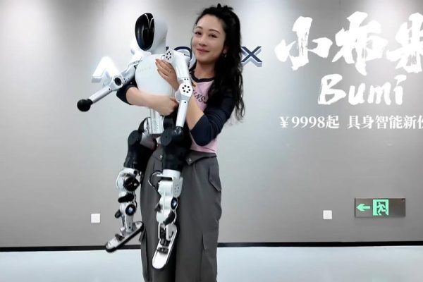 Telefon fiyatına satılacak! İşte ‘dünyanın en ucuz robotu’